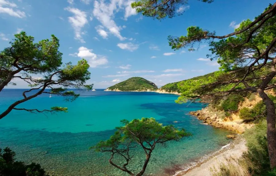 Zdjęcie  Najpiękniejsze plaże Toskanii - odkryj uroki włoskiego wybrzeża!