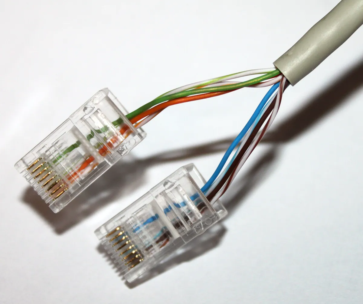 Zdjęcie Jak podłączyć kabel telefoniczny 4 żyłowy do RJ45 bez błędów