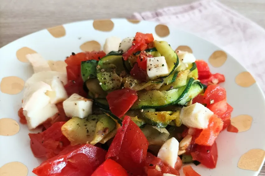 Zdjęcie Jak zrobić makaron z cukinii – zdrowy przepis na niskokaloryczny posiłek