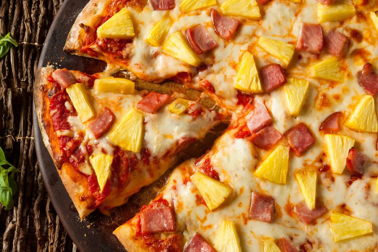 Zdjęcie Pizza hawajska z czym jest - poznaj składniki i ciekawe dodatki