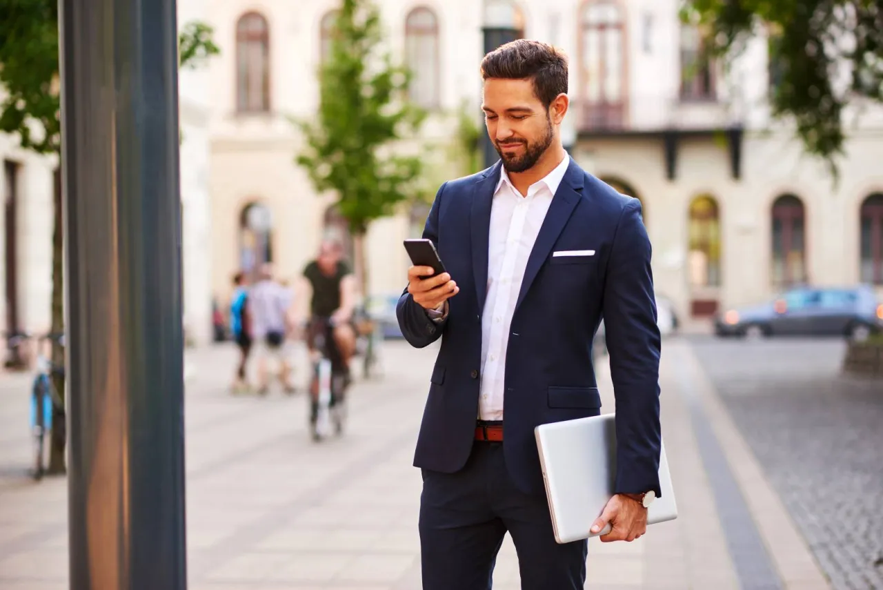 Zdjęcie Eleganckie stroje biznesowe: kluczowe zasady stylizacji i trendy w modzie