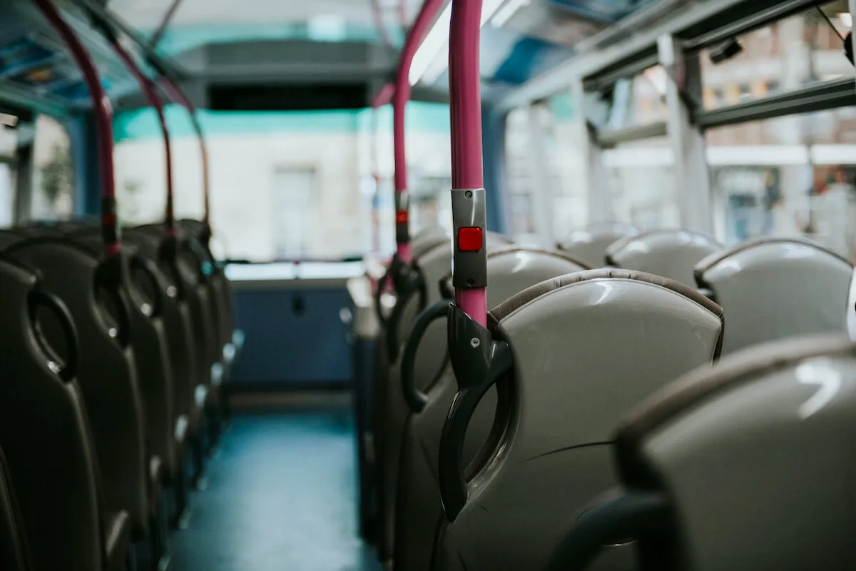 Zdjęcie Ile jest miejsc w autobusie szkolnym i co warto o tym wiedzieć