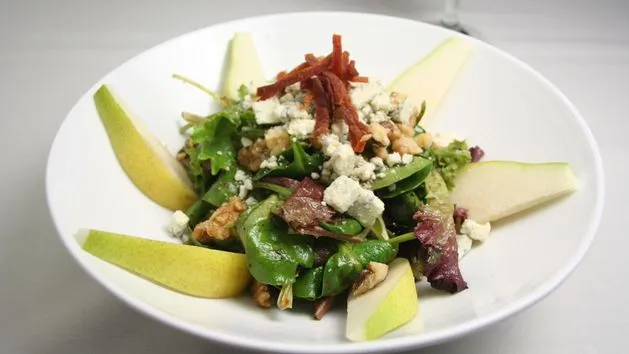 Zdjęcie Jakie sałatki do gęsi pieczonej, które zachwycą Twoich gości?