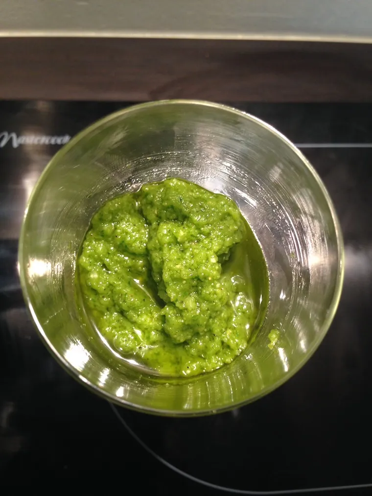 Zdjęcie Jak zrobić zielone pesto w 5 prostych krokach - łatwy przepis