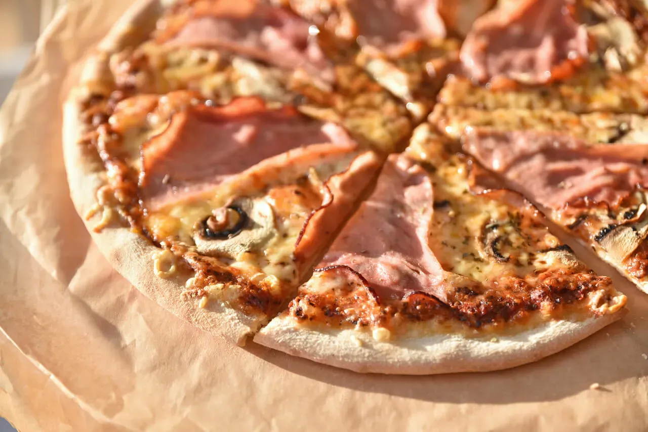 Zdjęcie Najlepsze dodatki do pizzy wegetariańskiej, które zaskoczą Twoje kubki smakowe