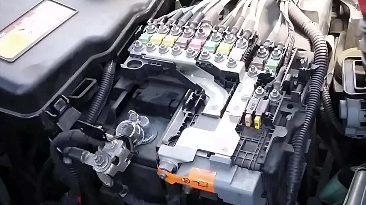Zdjęcie Jak skutecznie wymienić baterię w Peugeot 508 - krok po kroku
