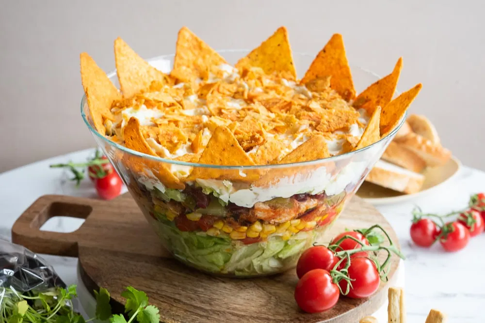 r&oacute;żnorodność sałatek na przyjęcie urodzinowe