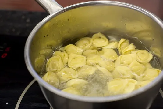Domowe tortellini krok po kroku