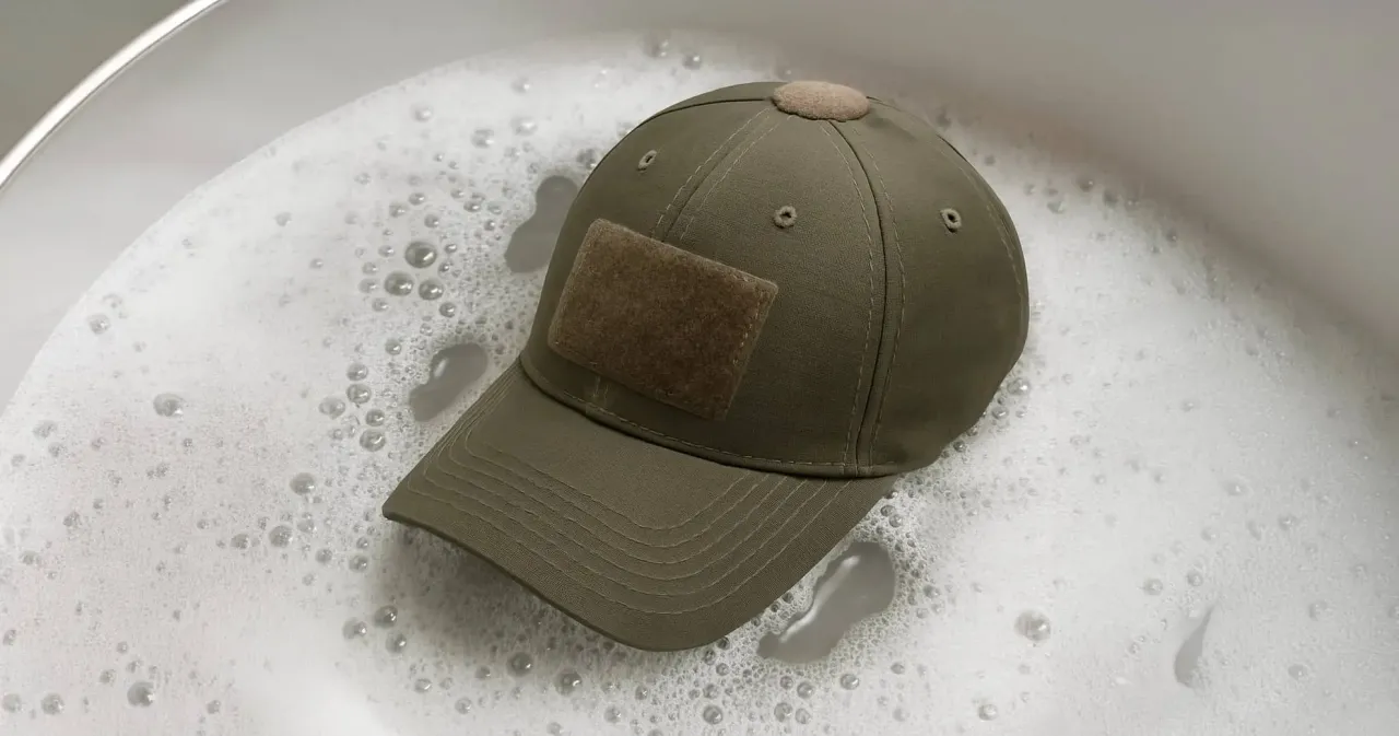 pranie czapki w woreczku