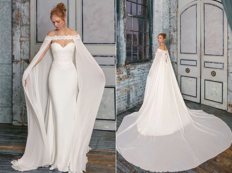 Panna młoda przeglądająca suknie ślubne w outlecie