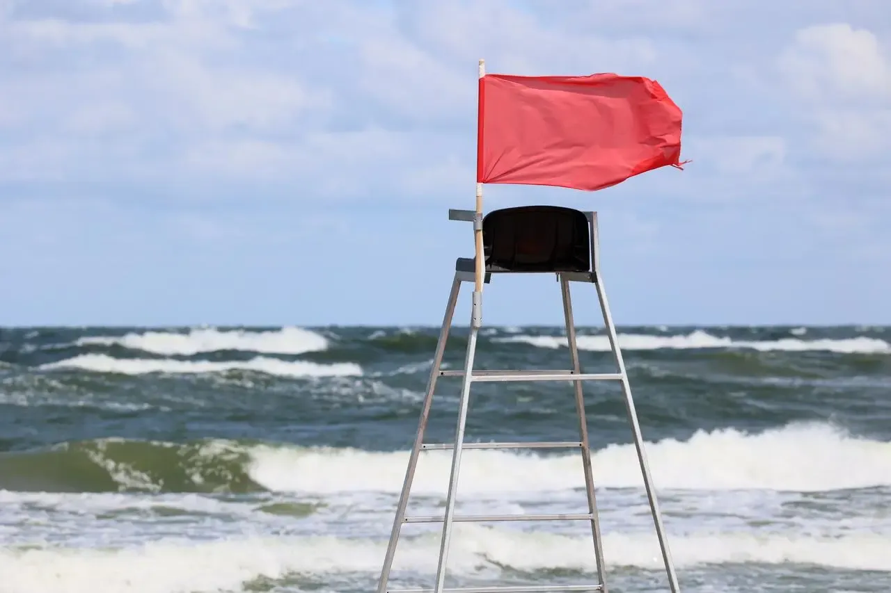 czerwone flagi biuro podróży