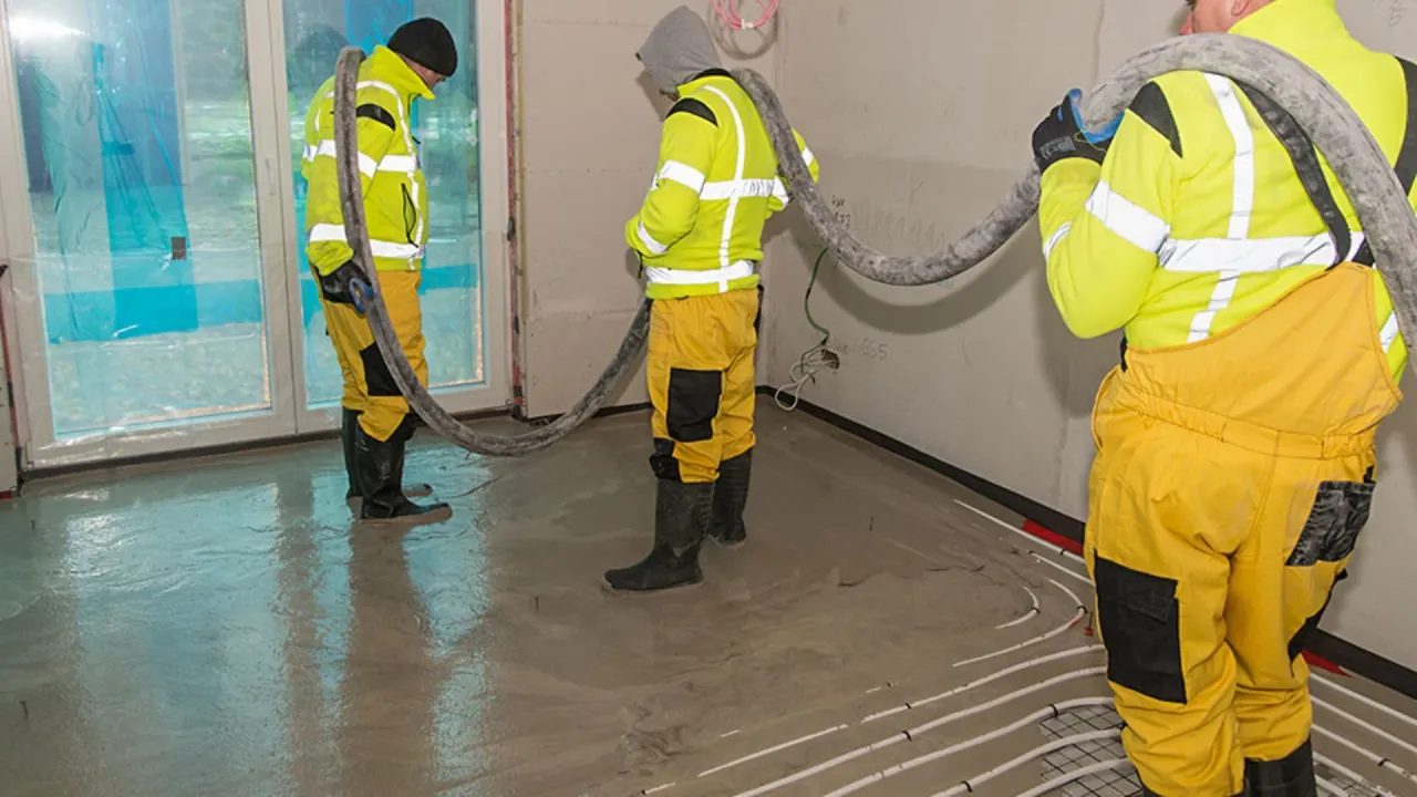 Wykonywanie wylewki w niskich temperaturach z zabezpieczeniami