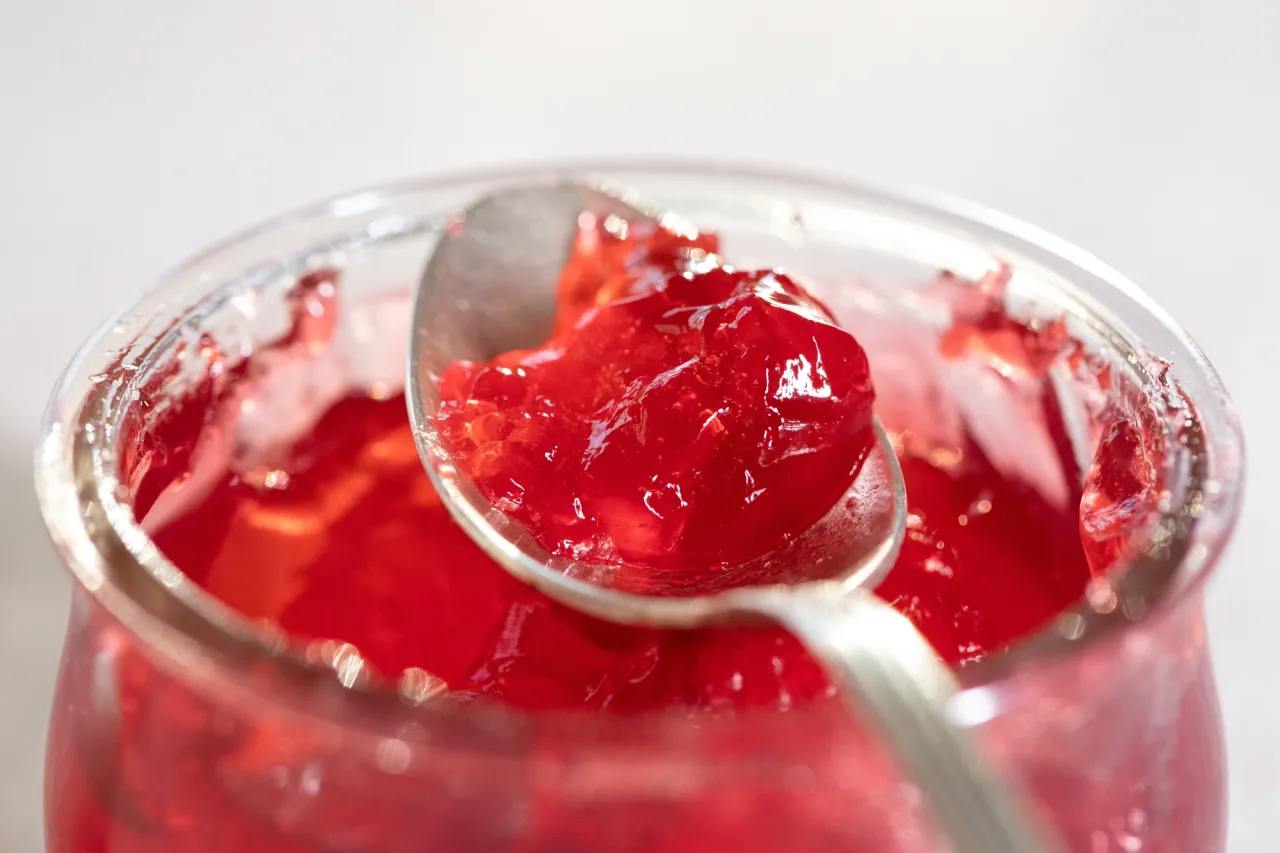 zepsuta galaretka pleśń, oznaki zepsucia jedzenia