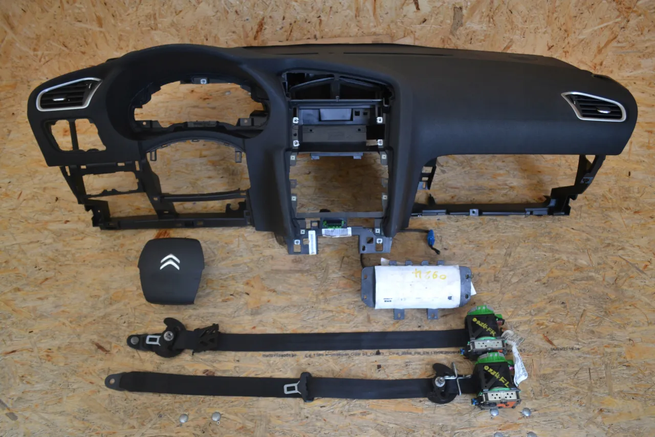 Wnętrze Citroën C4 II deska rozdzielcza