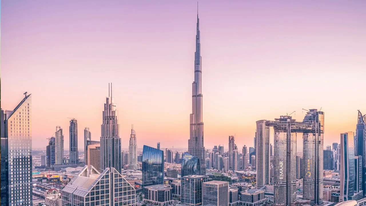 Burdż Chalifa por&oacute;wnanie wysokości z Varso Tower i Pałacem Kultury