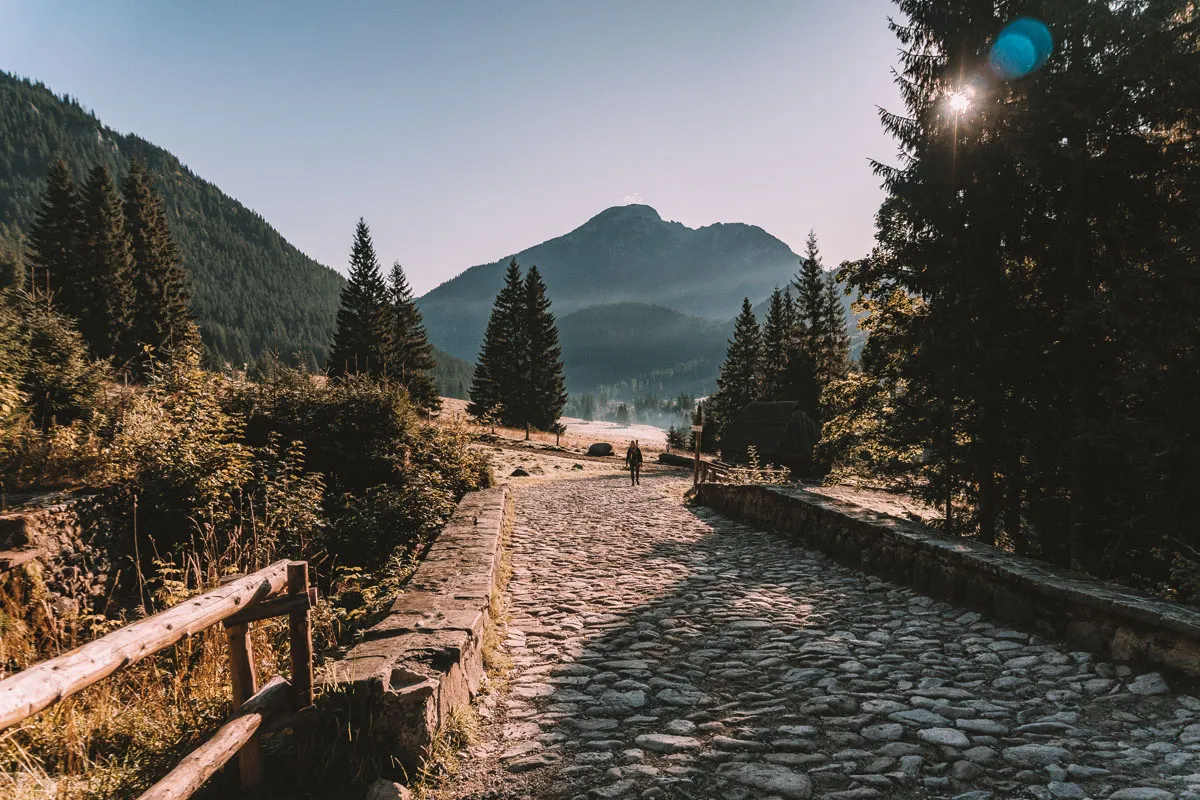 Dolina Chochołowska wiosną, szlak łatwy Tatry