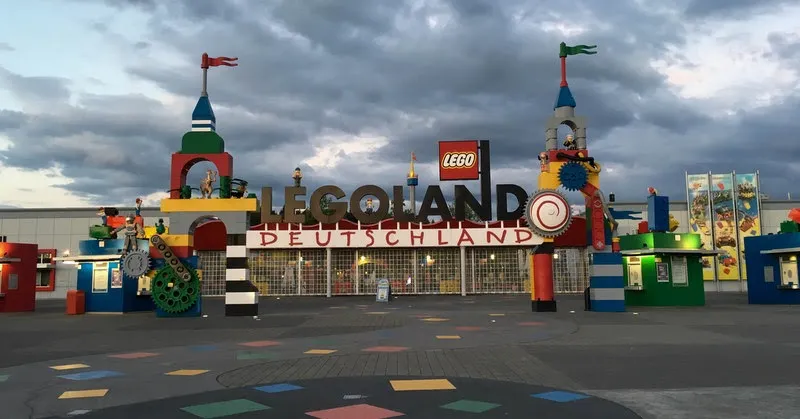 Zdjęcie Legoland Dania czy Niemcy: Gdzie znajdziesz lepsze atrakcje i ceny?