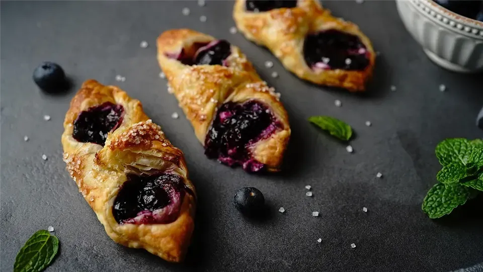 Różne kształty słodkich ciastek francuskich