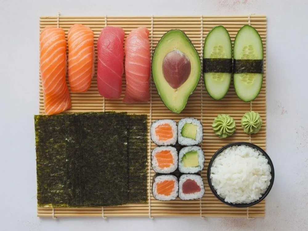 składniki sushi ryż nori ryby warzywa