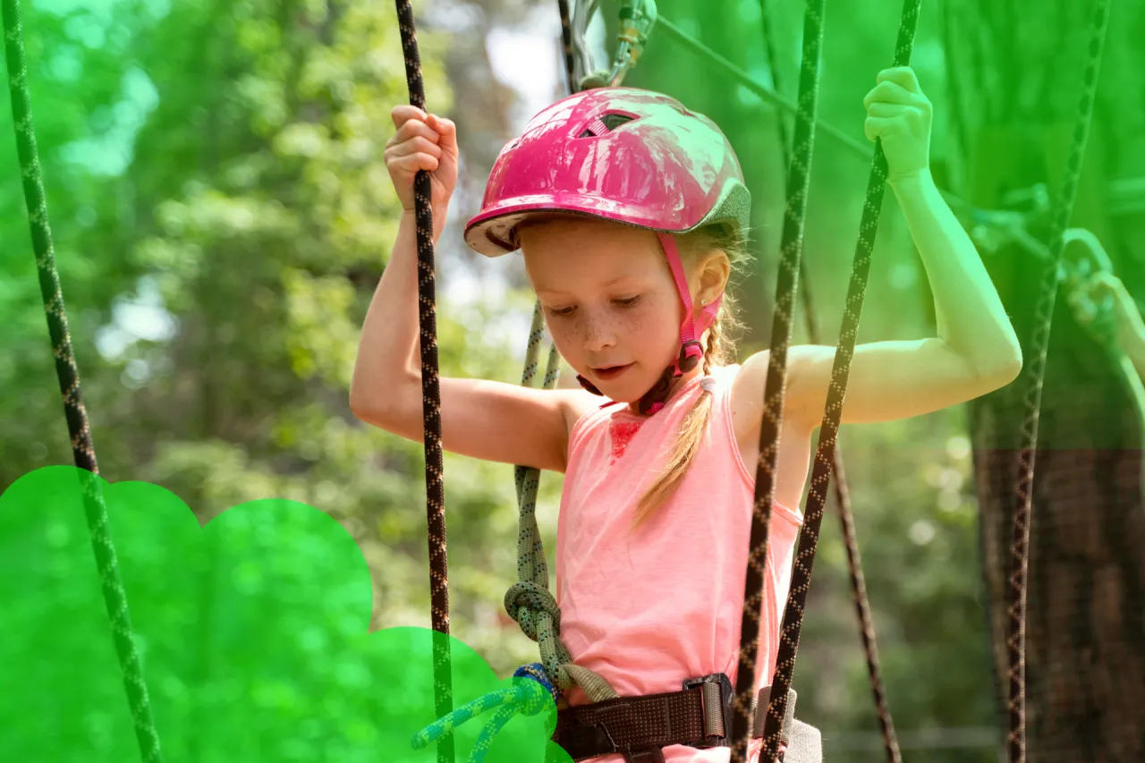 park linowy dla dzieci przeszkody tyrolka mostki