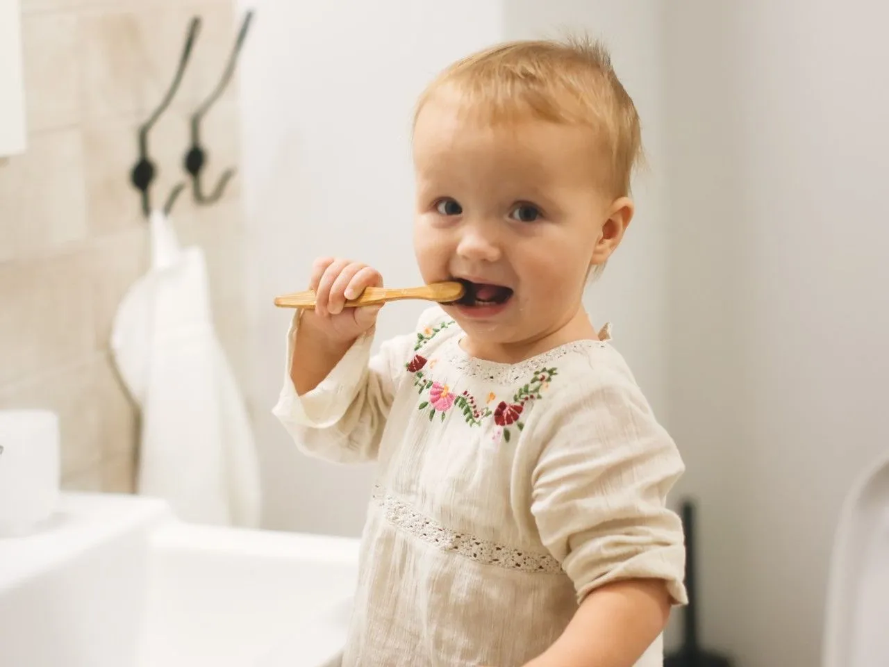 Szczoteczka i pasta do zębów dla rocznego dziecka