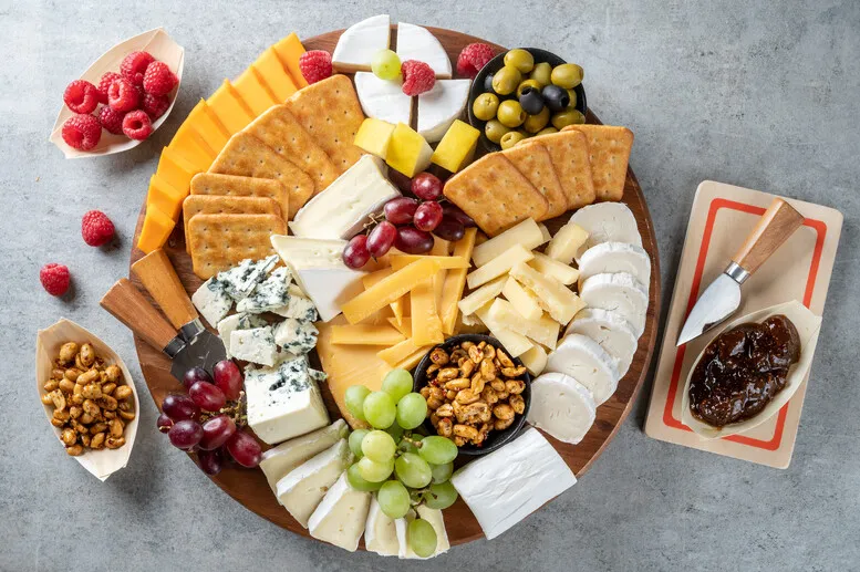 r&oacute;żne sery na grilla talerz