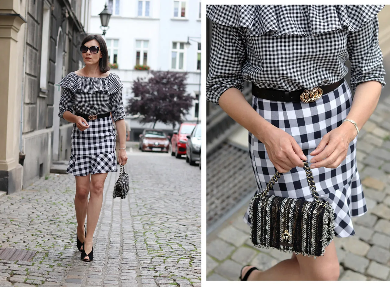 Kobieta po 40 w eleganckiej mini spódniczce