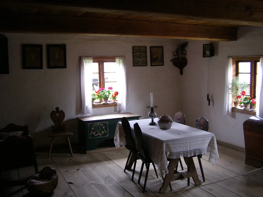 Wnętrze chałupy kaszubskiej Wdzydze Kiszewskie