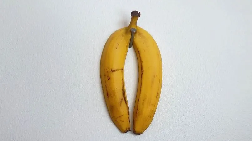 różne banany, banan w przekroju, banany na tle miarki