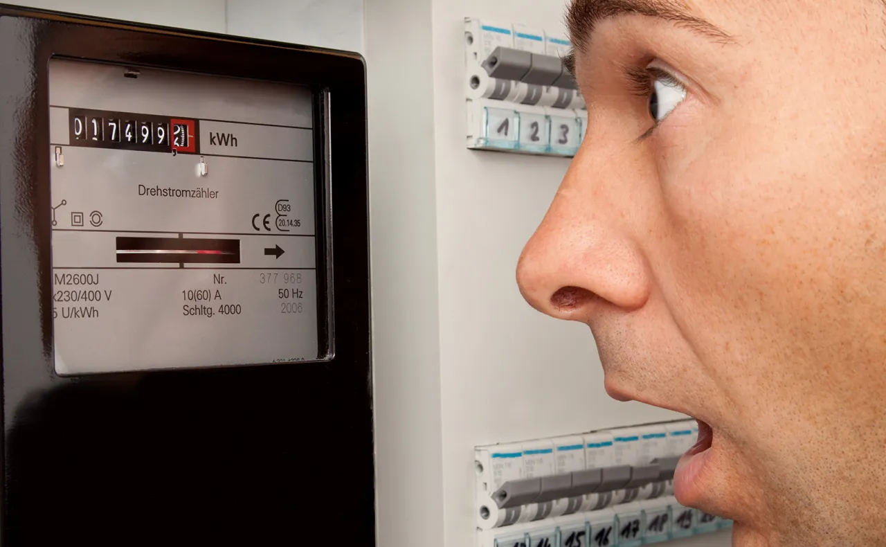 Zdjęcie Ile kWh zużywa mieszkanie? Sprawdź, jak obniżyć rachunki za prąd