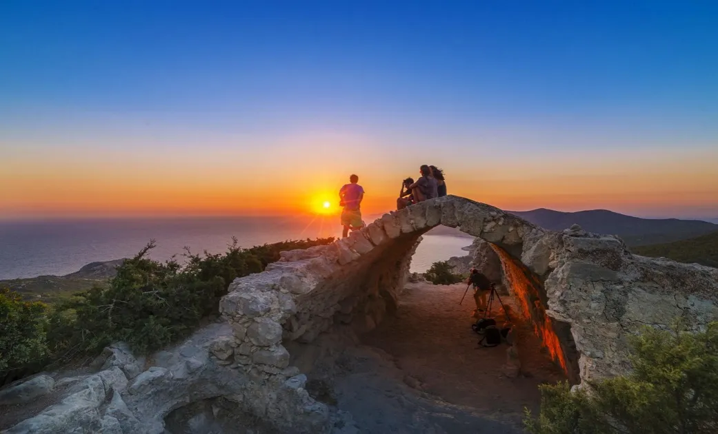Zamek Monolithos zach&oacute;d słońca Rodos