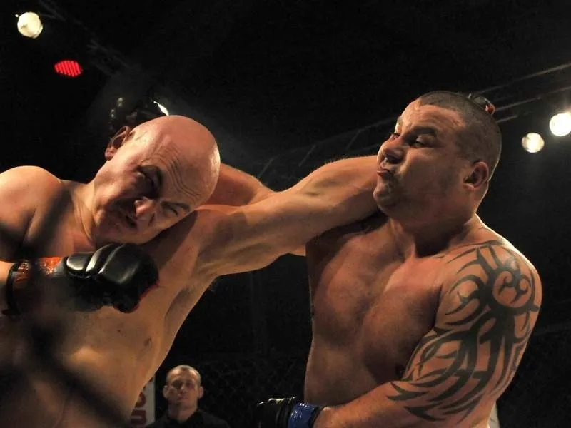 Gala MMA walka w klatce