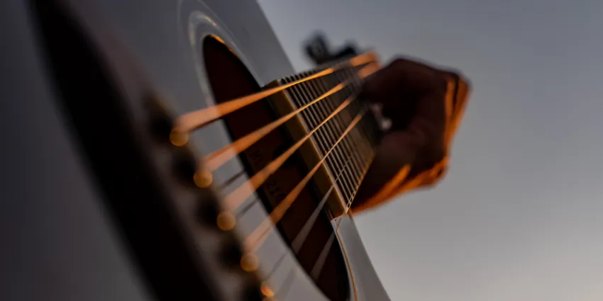 grubość strun gitary akustycznej porównanie