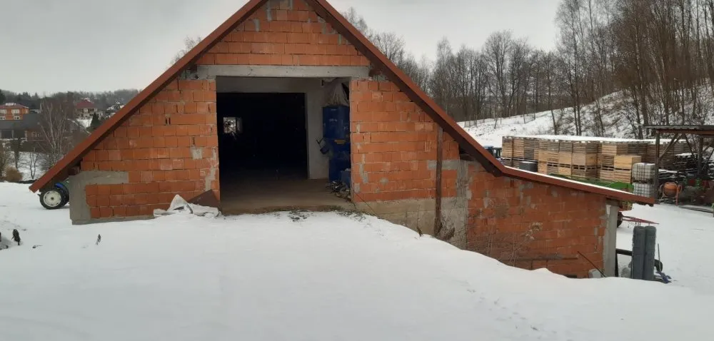 budynki gospodarcze na działce rolnej