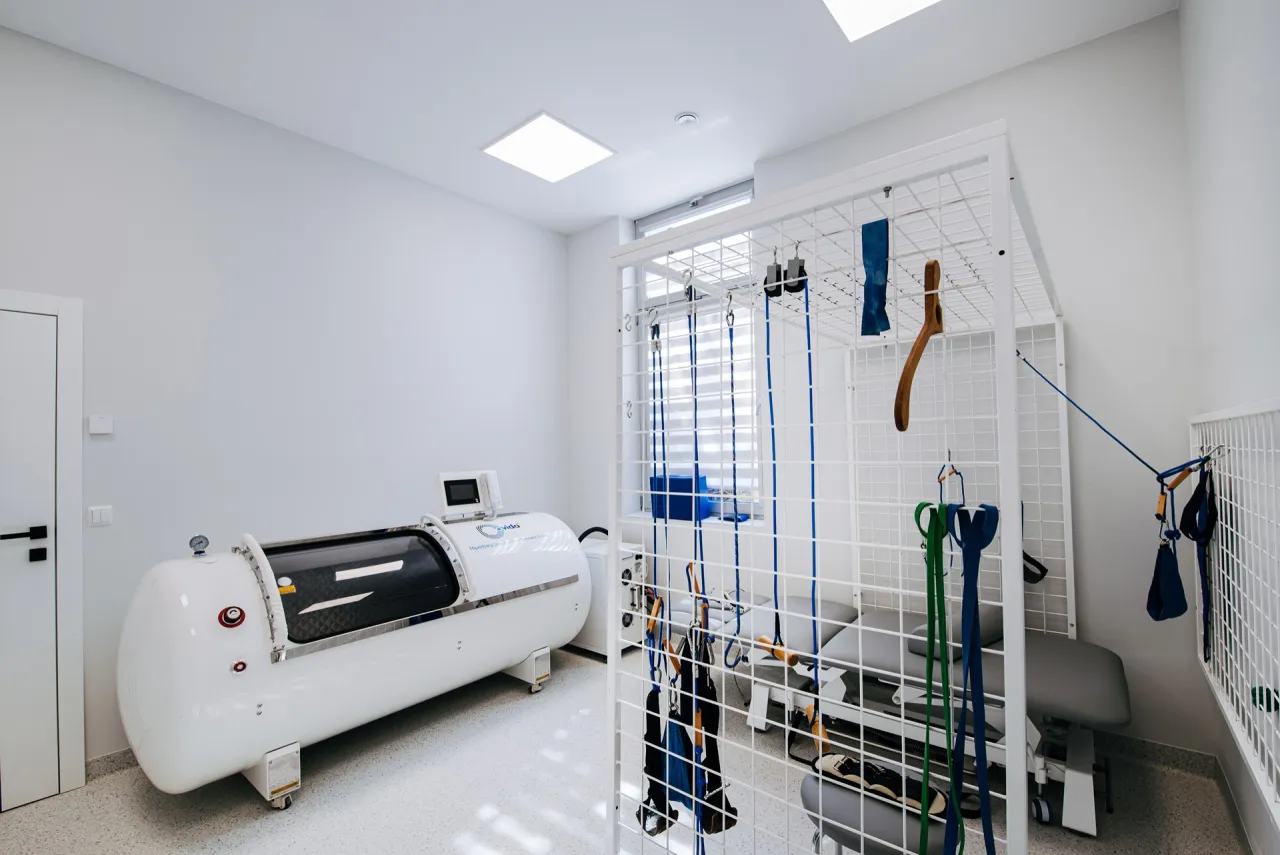 Różne urządzenia do fizykoterapii w gabinecie