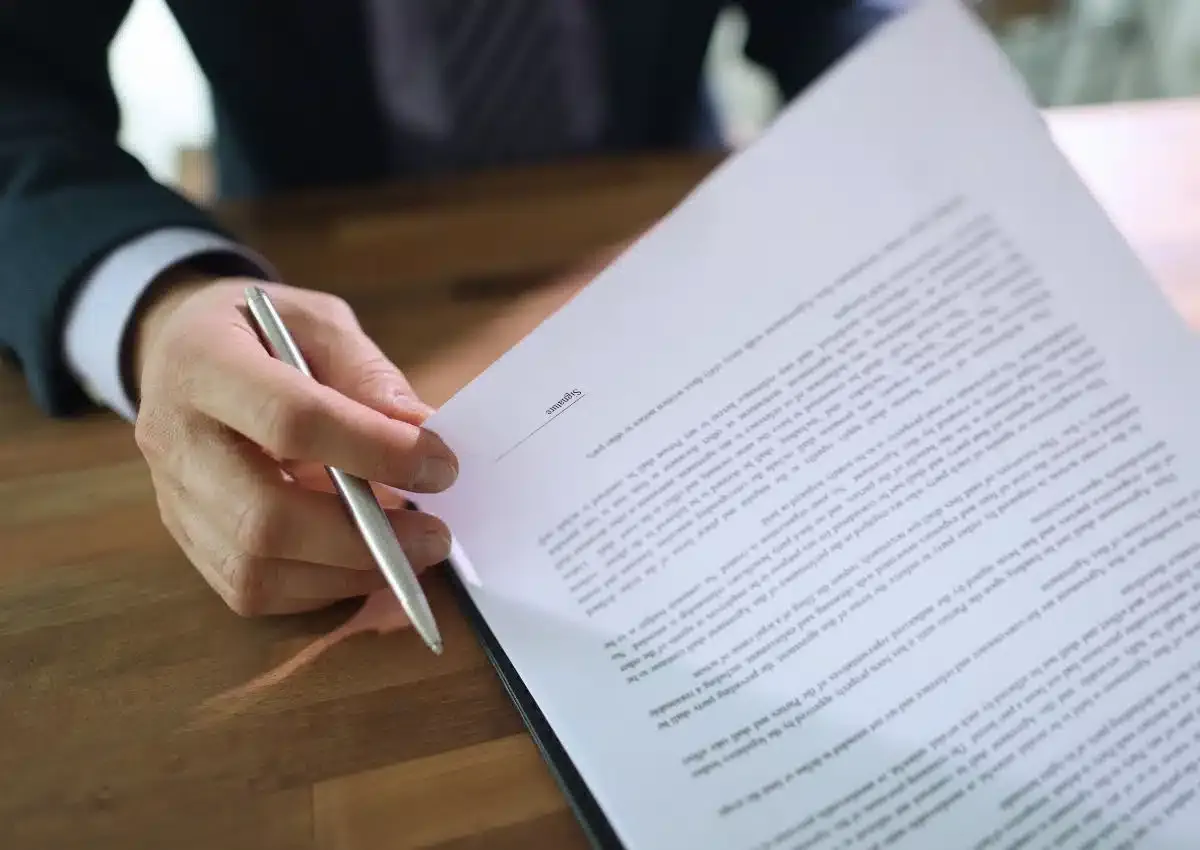 Nieuczciwe zapisy w umowie, klauzule abuzywne, umowa pośrednictwa