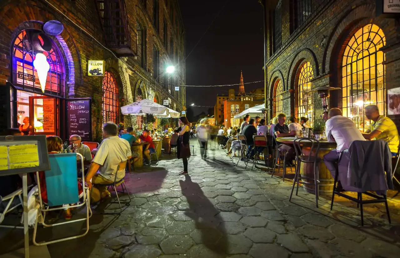Ulica Piotrkowska Ł&oacute;dź gastronomia