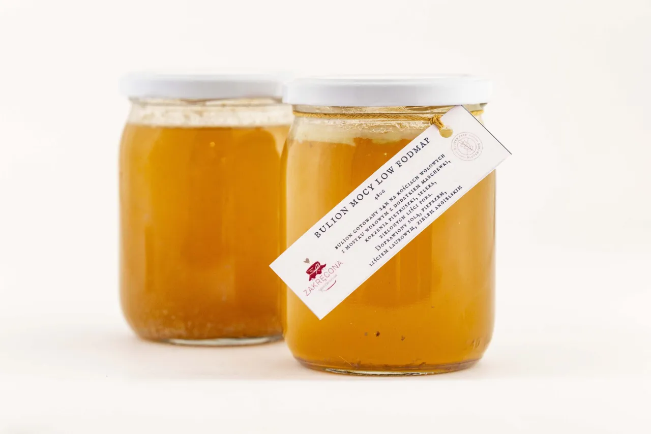 zamrożony bulion w pojemnikach