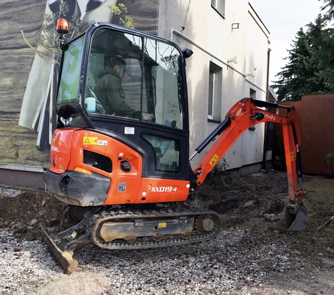 nowa minikoparka w pracy