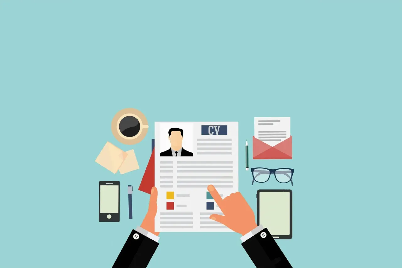 Rekruter przygotowujący się do rozmowy kwalifikacyjnej