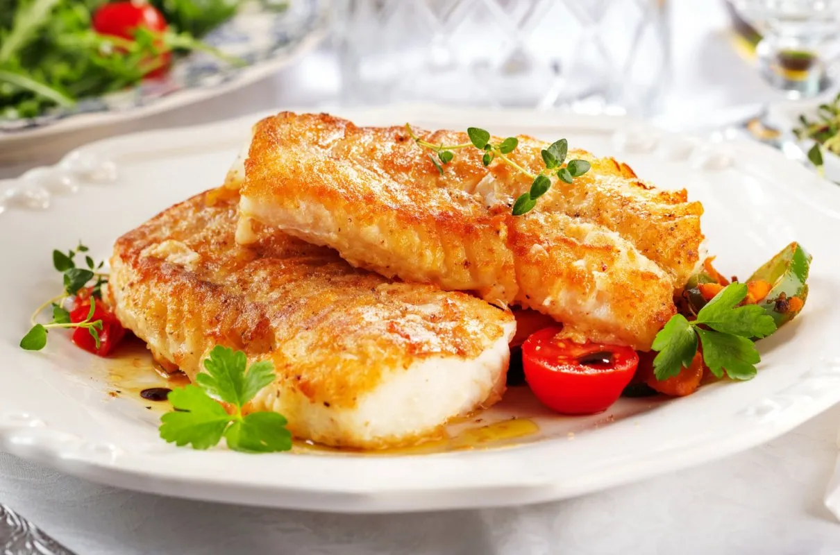 Pieczony dorsz w folii z cytryną i ziołami