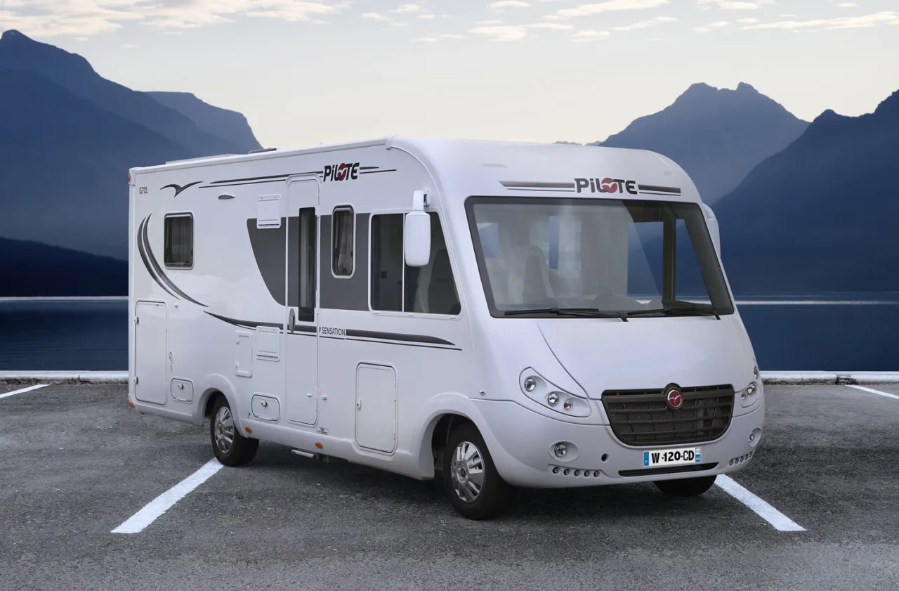 różne typy kamperów wynajem