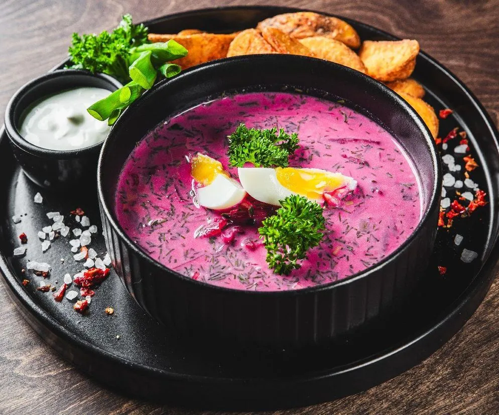 szybkie chłodzenie zupy w misce z lodem