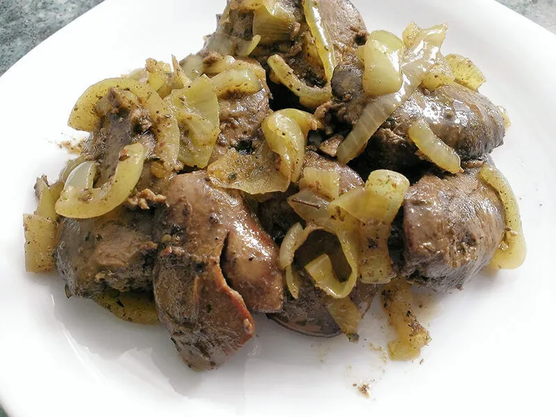 świeża wątróbka drobiowa przygotowana do wędkowania