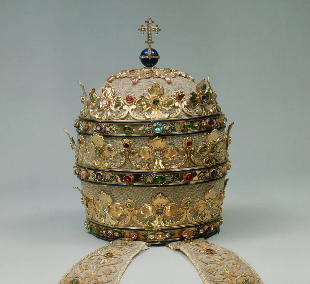 papieska tiara historyczna