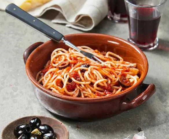 Sos Puttanesca gotowanie