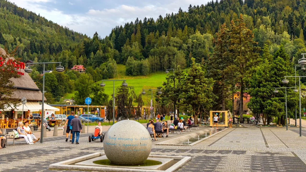 Szczyrk centrum deptak plac