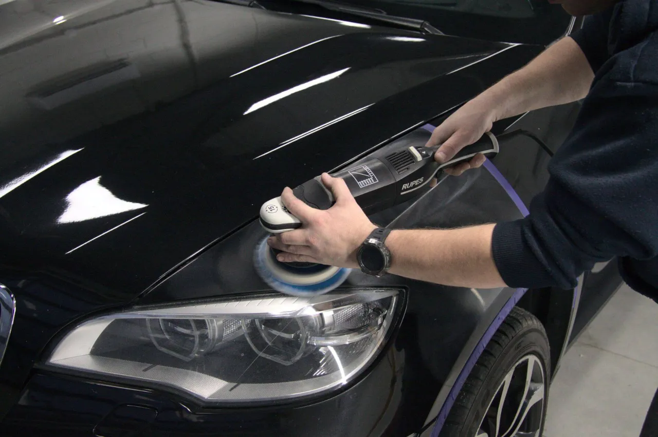 Profesjonalna korekta lakieru samochodowego