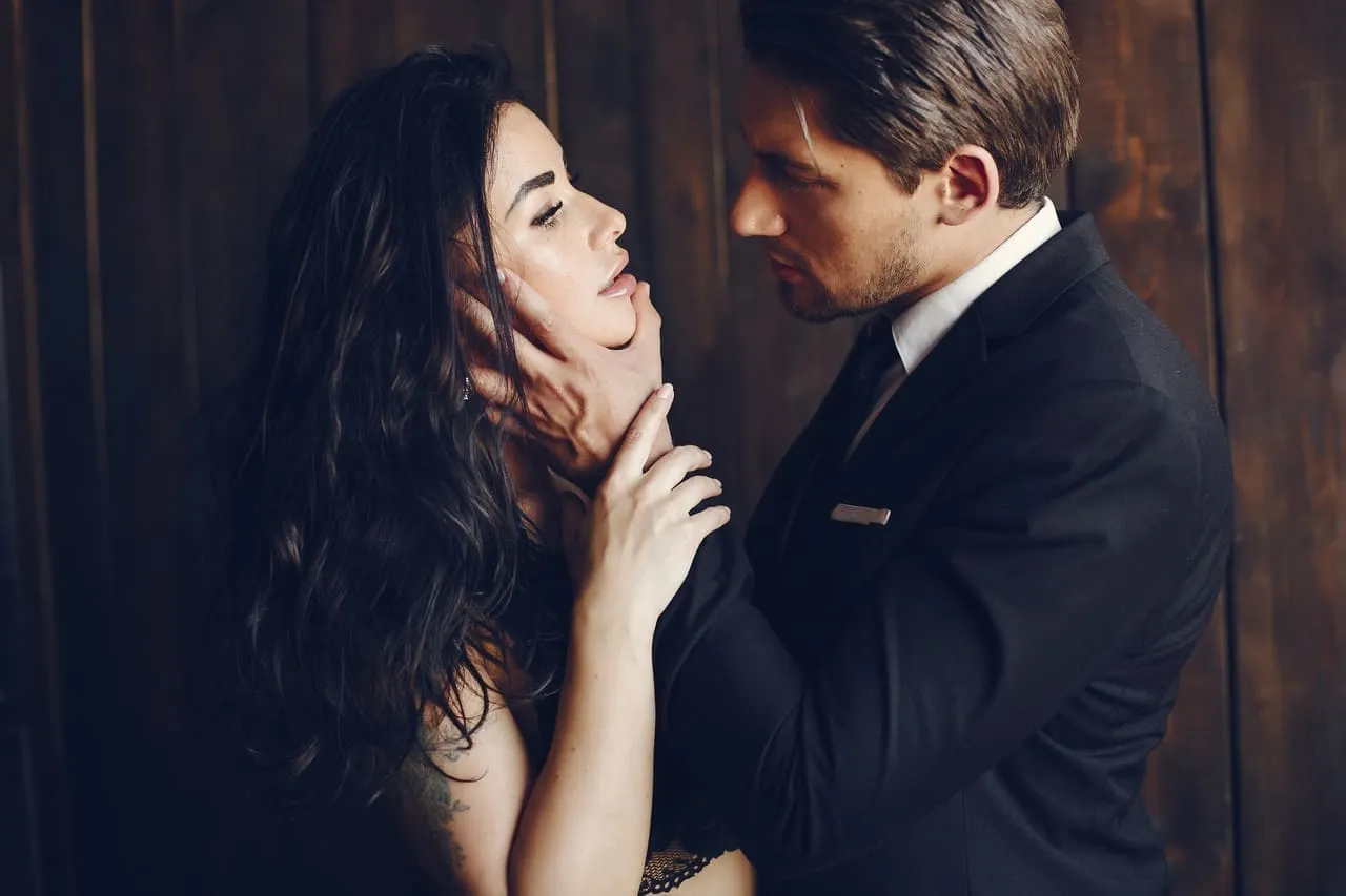 para rozmawiająca o dominacji w związku