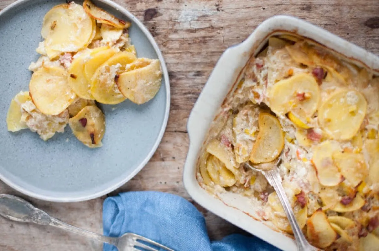 składniki na zapiekankę ziemniaczaną z kapustą kiszoną